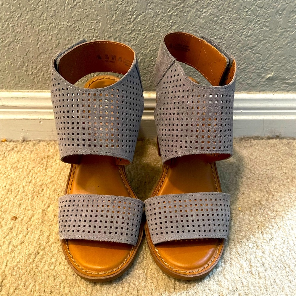 Franco Sarto blue heels size 7.5 in great condition
